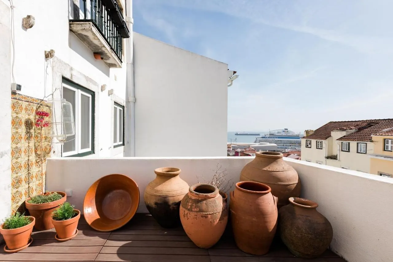 Apartment Alfama Terrace: Historic Charm with River Views Lisbon