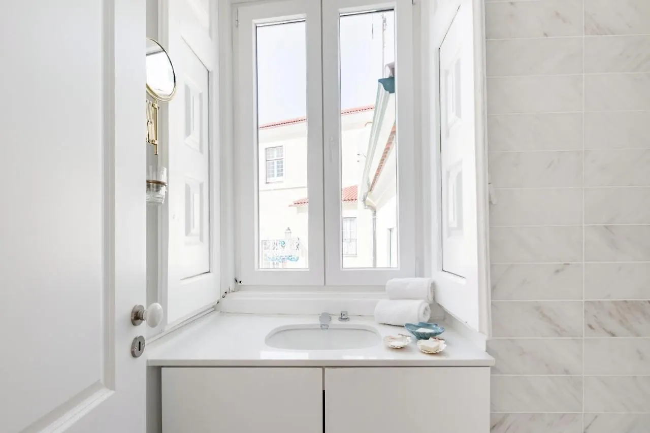 Alfama Terrace: Historic Charm with River Views Lisbon Apartment