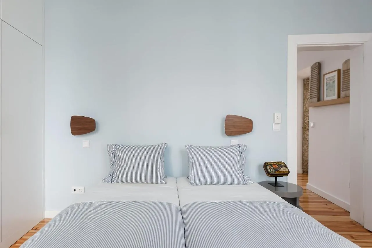 Alfama Terrace: Historic Charm with River Views Lisbon Apartment