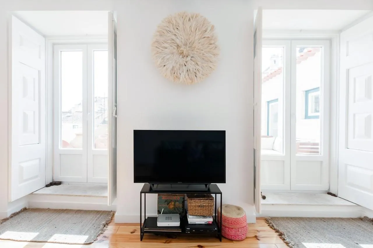 Alfama Terrace: Historic Charm with River Views Lisbon Apartment