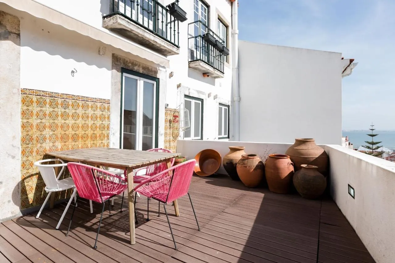 דירה ליסבון Alfama Terrace Best River And Historic City View Spacious And Charming Ground Floor 18Th Century Building