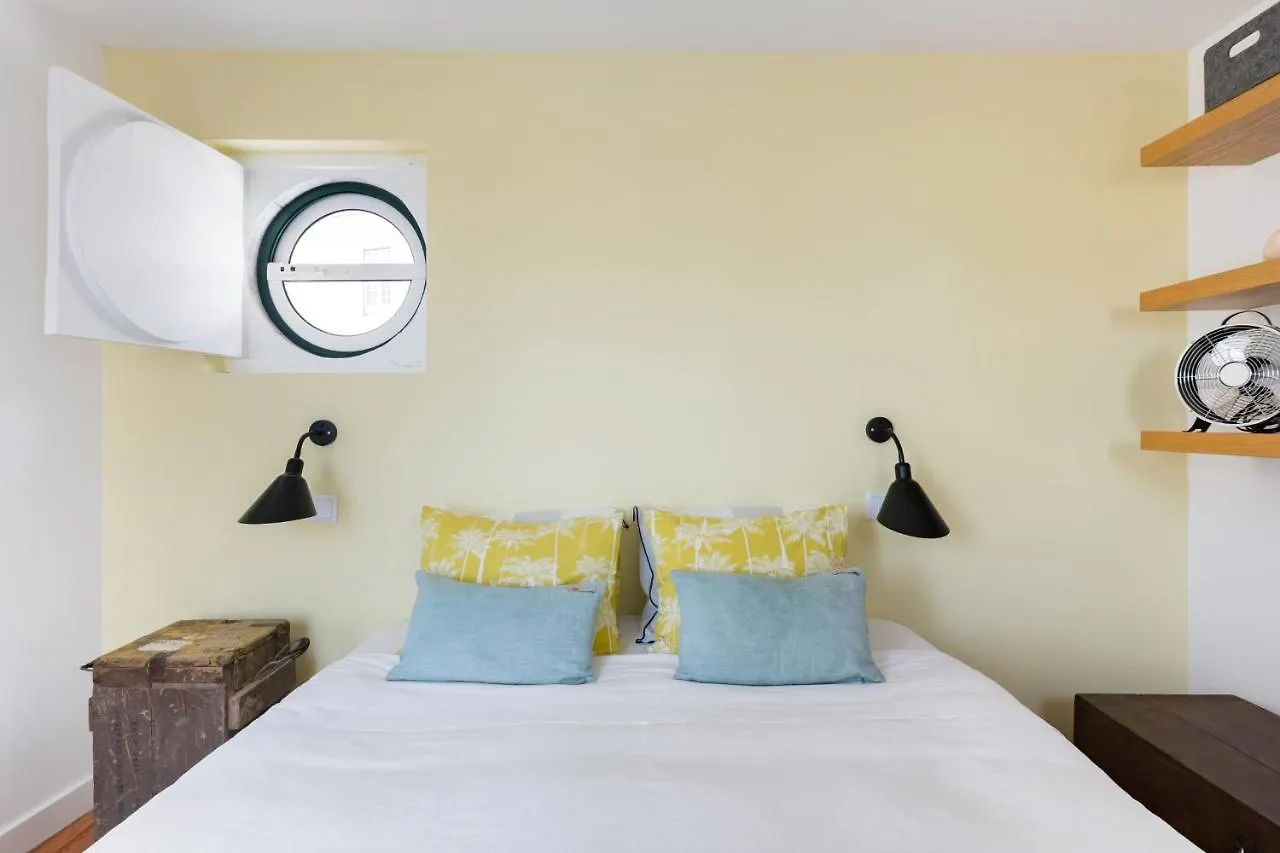 דירה ליסבון Alfama Terrace Best River And Historic City View Spacious And Charming Ground Floor 18Th Century Building פורטוגל